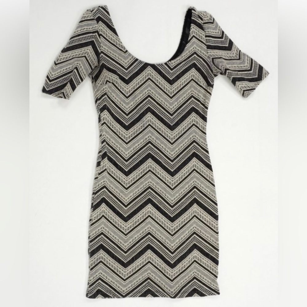 Soprano geometrical dress